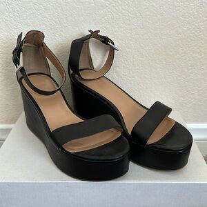 Aerosoles: Black Wedge Platform Sandals - Used